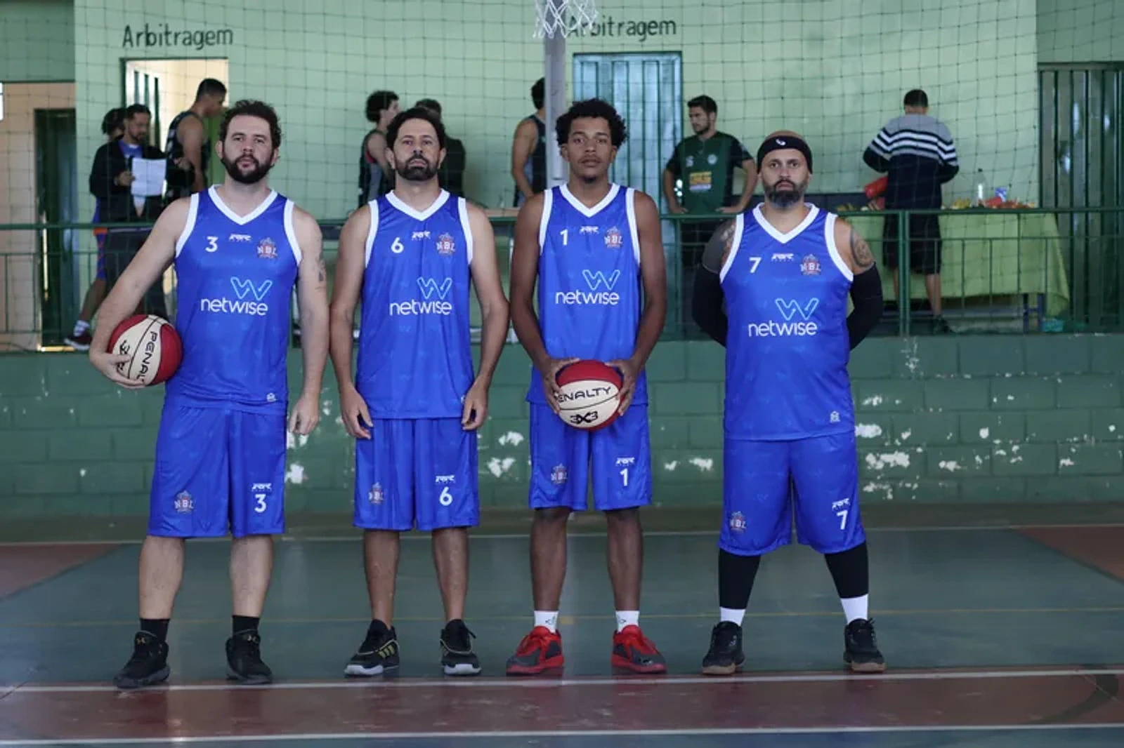 Elenco NBL, uniforme azul